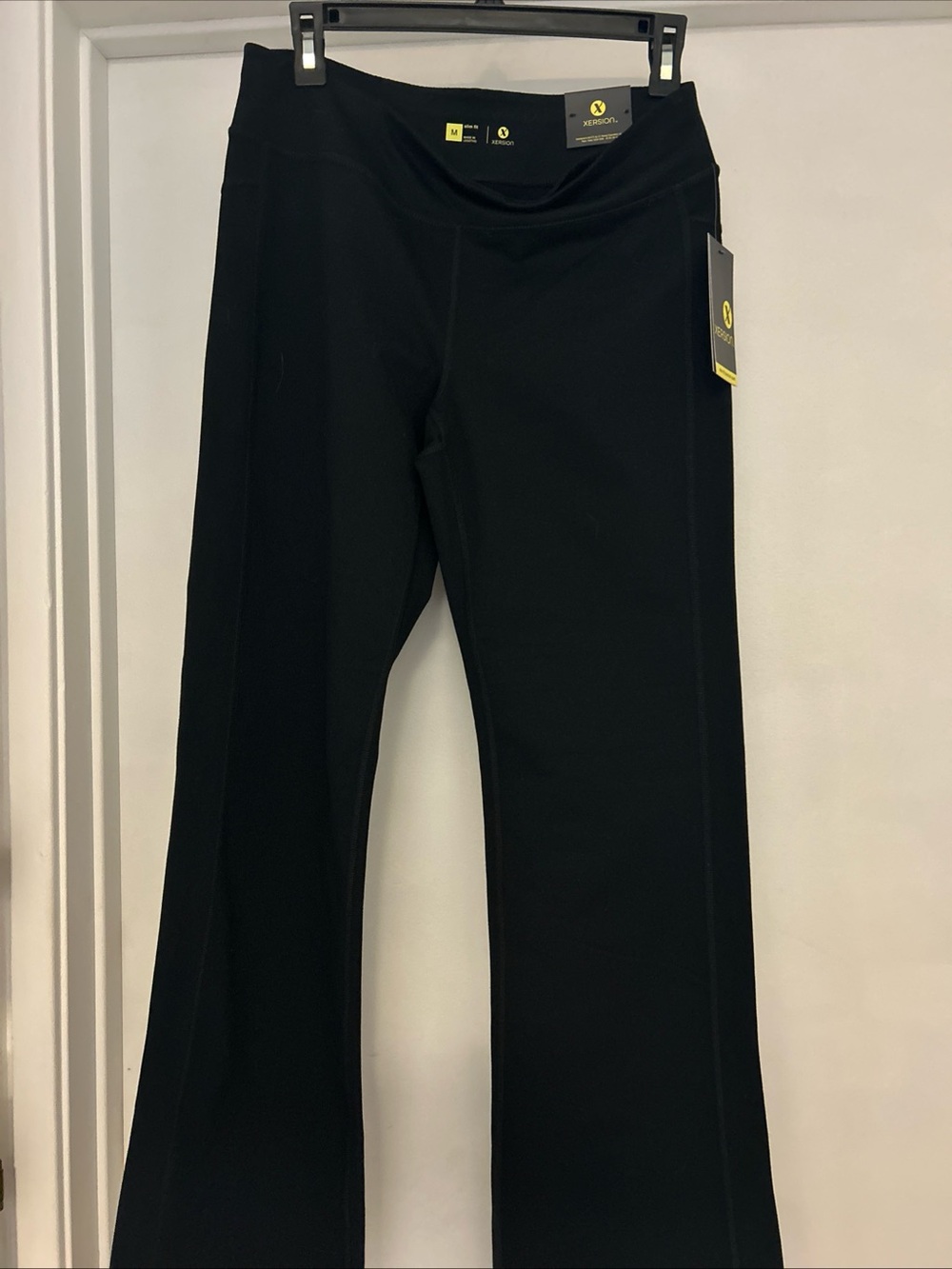 Xersion Slim Fit NWT Black Athletic Workout Leggings Bootcut Pant Medium